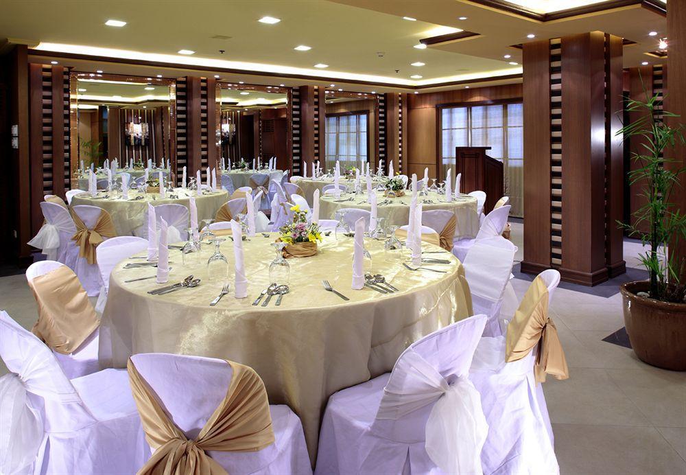 Herald Suites Solana Makati City Exterior photo