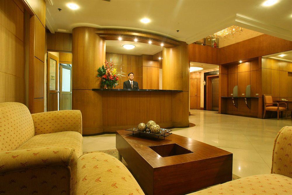 Herald Suites Solana Makati City Exterior photo