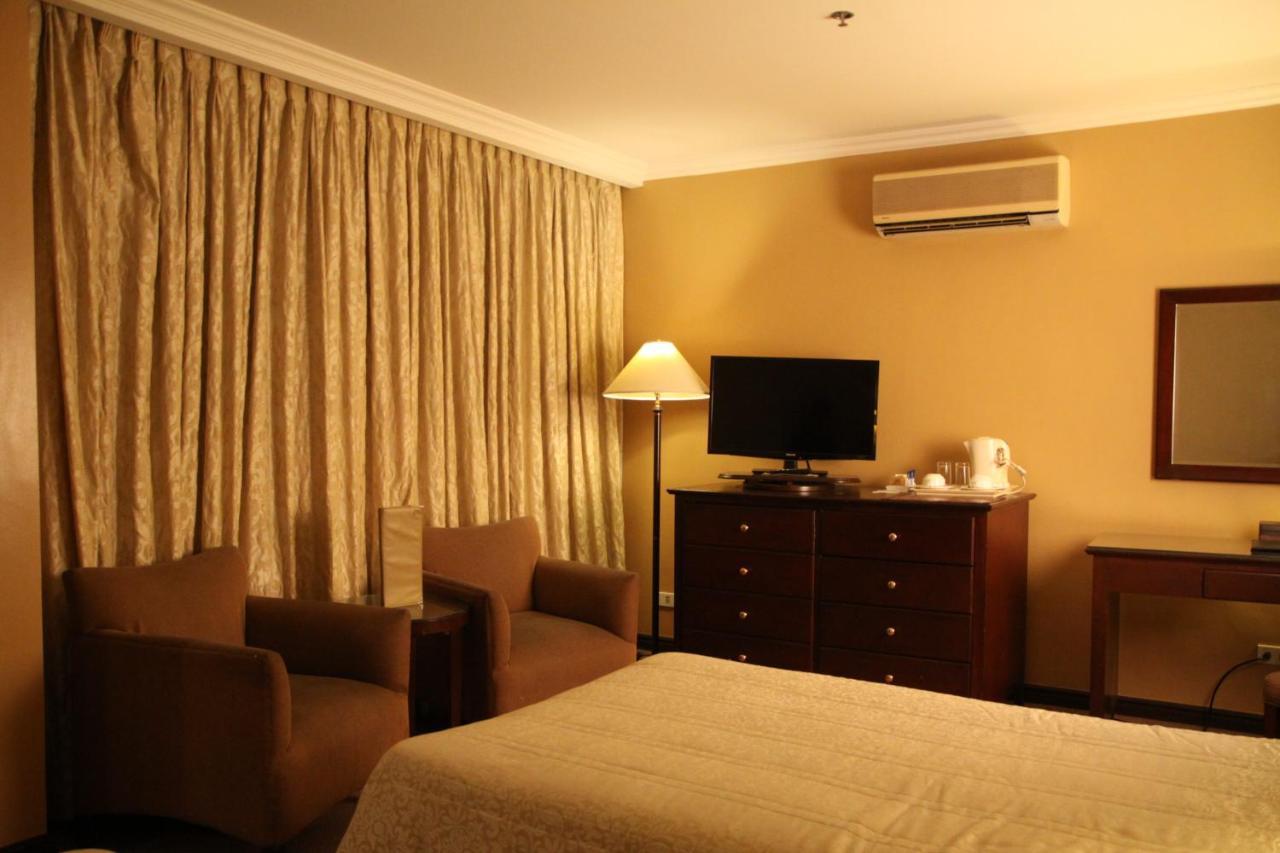 Herald Suites Solana Makati City Exterior photo