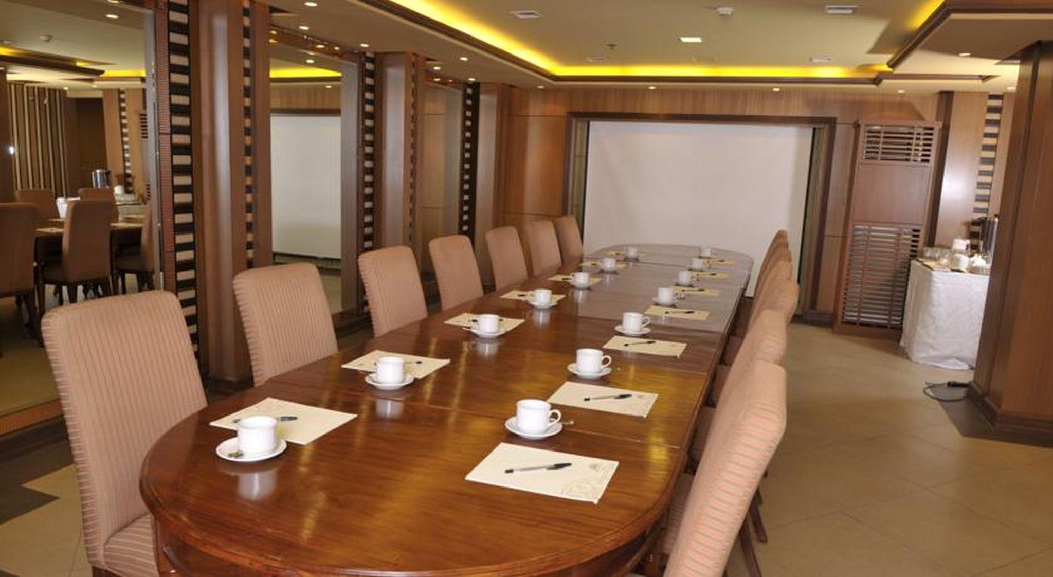 Herald Suites Solana Makati City Exterior photo