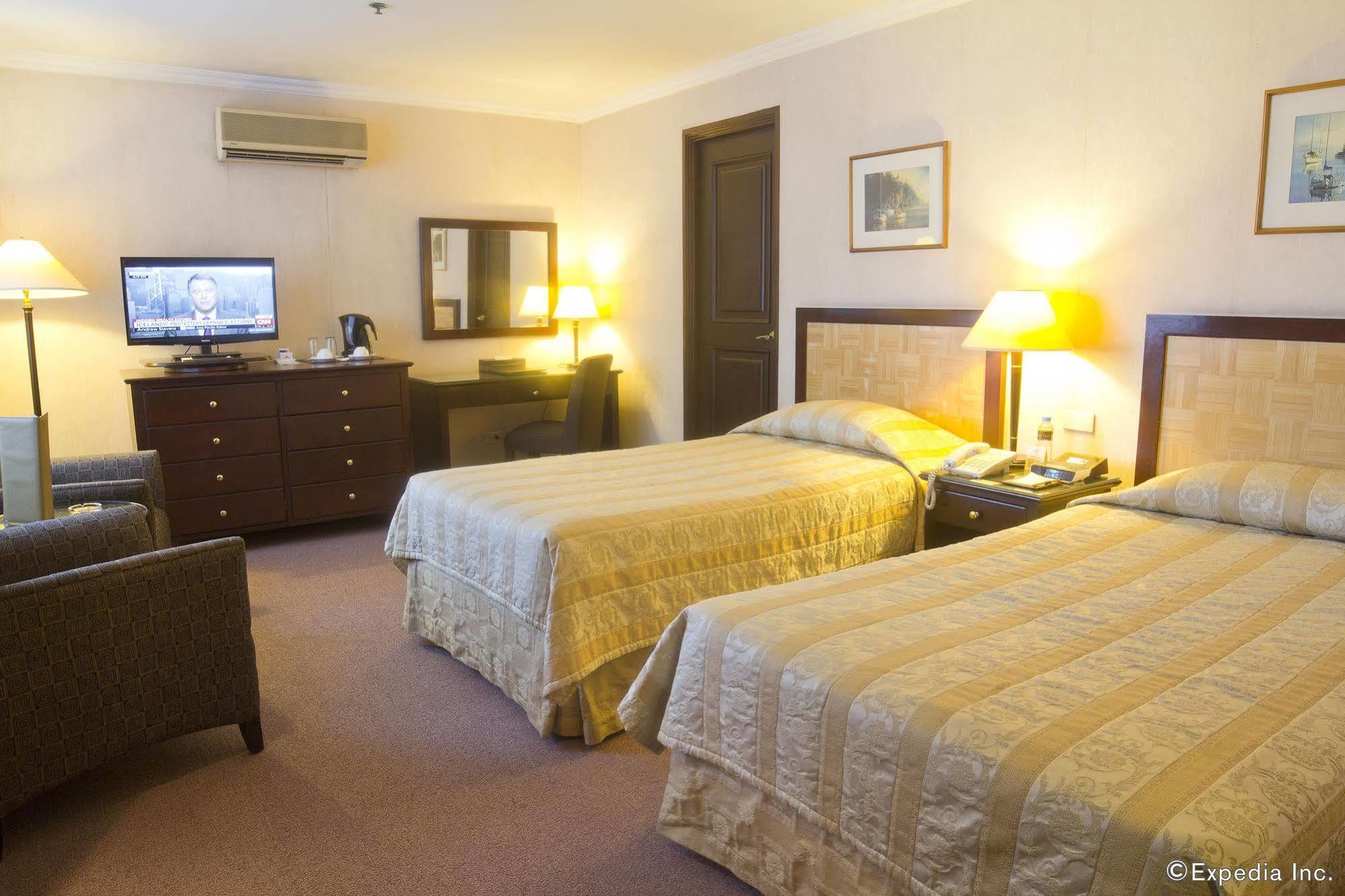 Herald Suites Solana Makati City Exterior photo