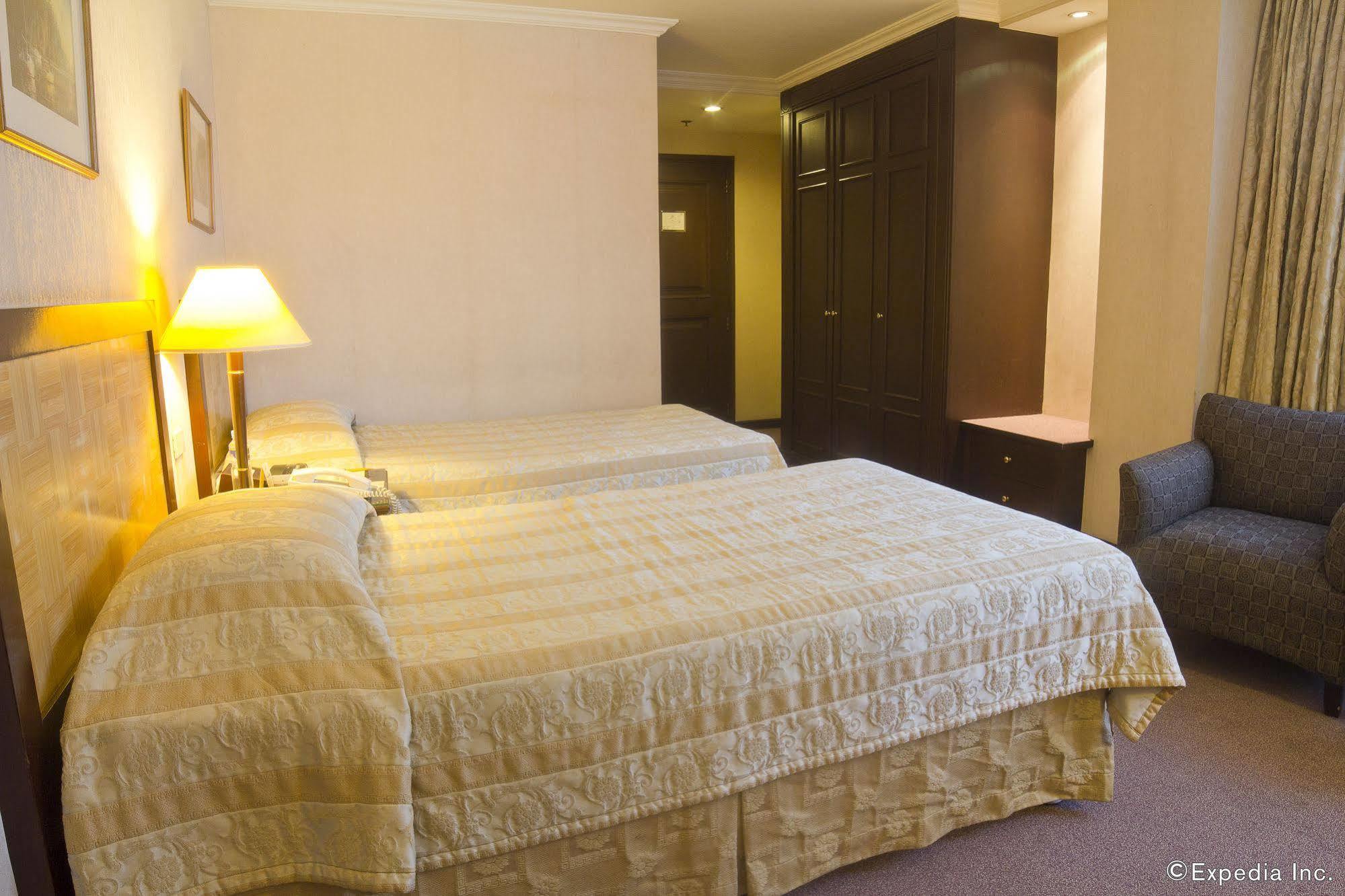 Herald Suites Solana Makati City Exterior photo