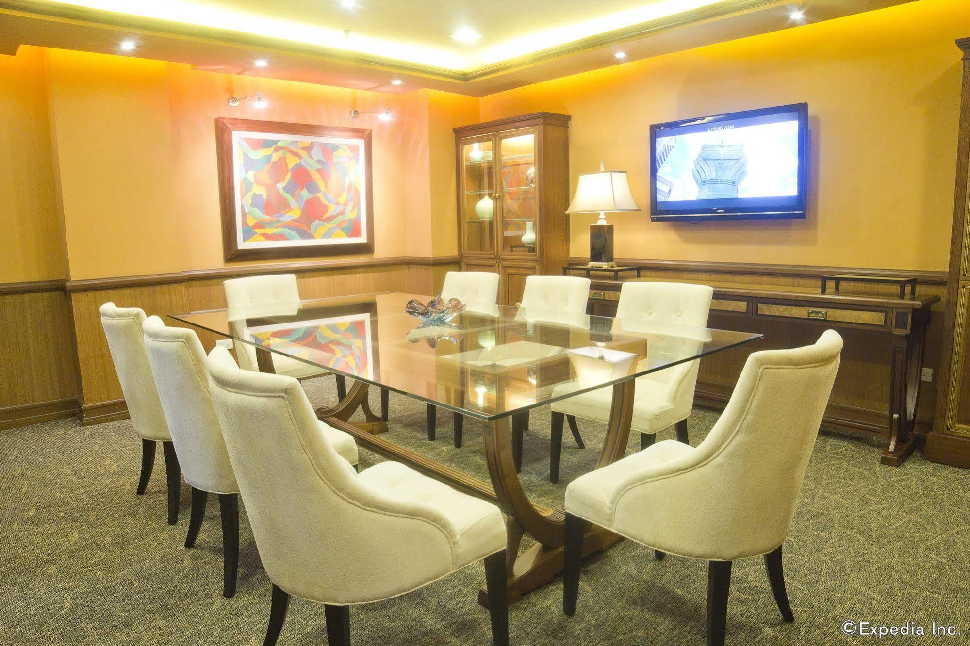 Herald Suites Solana Makati City Exterior photo