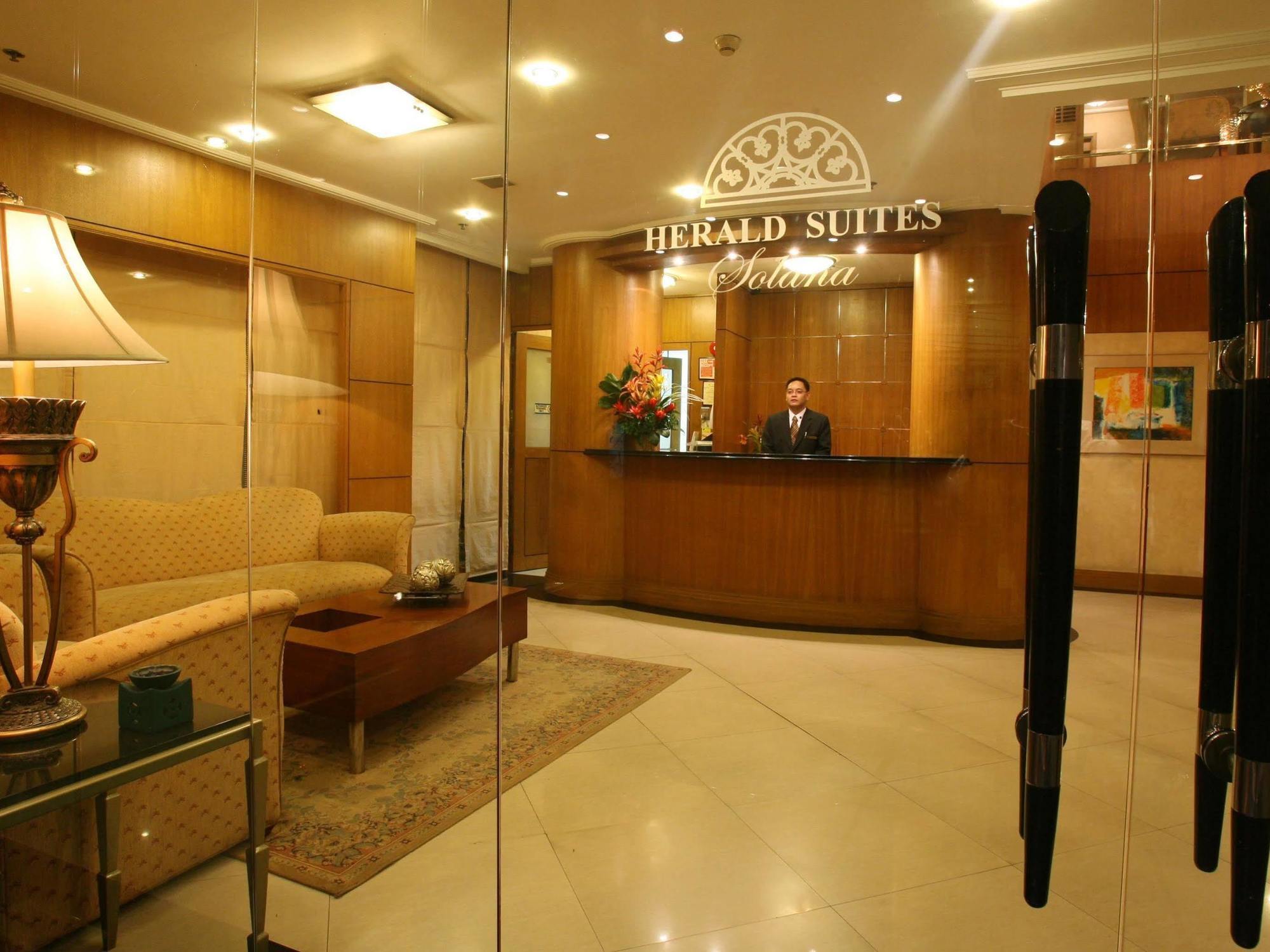 Herald Suites Solana Makati City Exterior photo