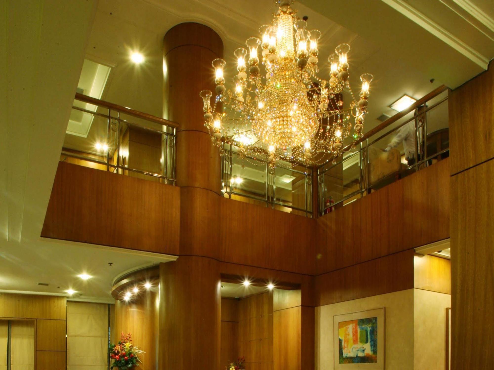 Herald Suites Solana Makati City Exterior photo